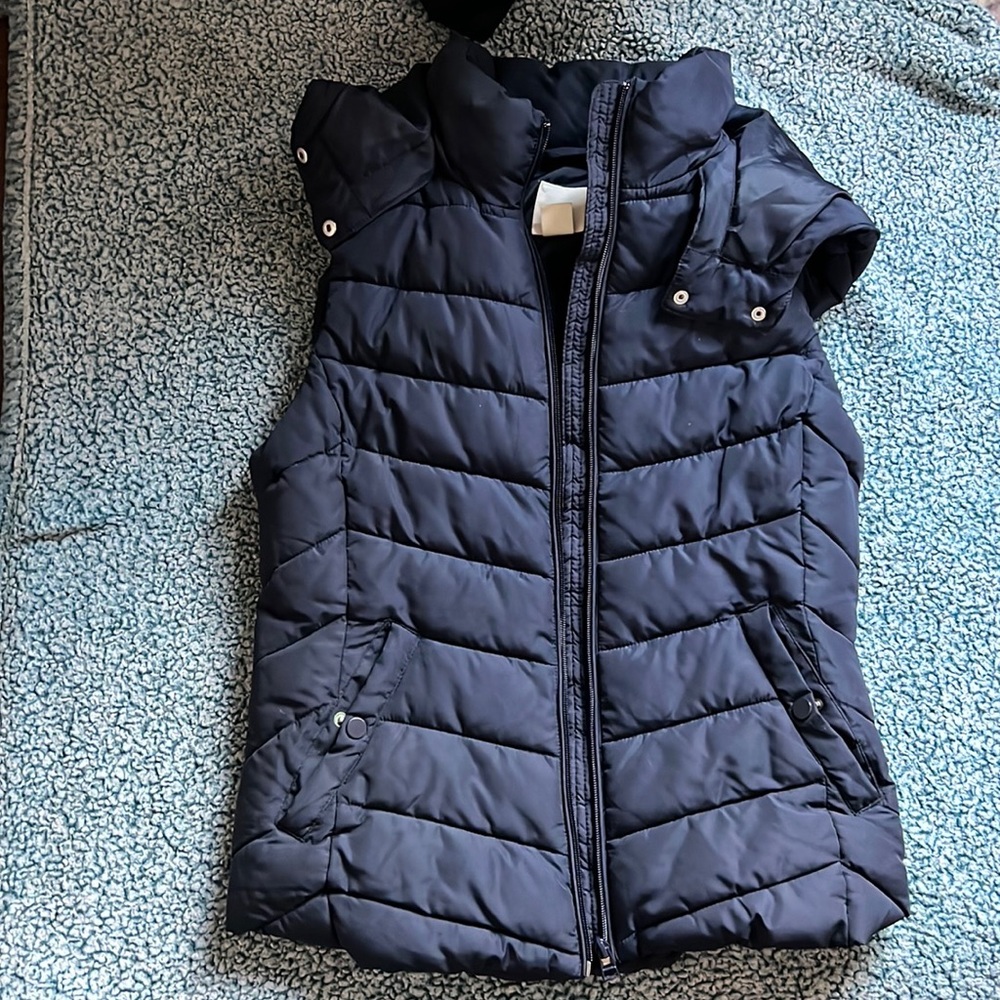 H&M sleeveless puffer jacket